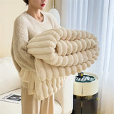 Luxurious faux rabbit fur blanket (150*200cm / white color) - feels like stroking a cat, with a pure color and simple style - soft, warm, comfortable, suitable for sofas, beds, offices and travels - multi-functional
