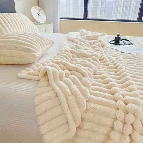 Luxurious faux rabbit fur blanket (200*230cm / white color) - feels like stroking a cat, with a pure color and simple style - soft, warm, comfortable, suitable for sofas, beds, offices and travels - multi-functional