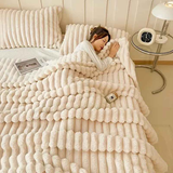 Luxurious faux rabbit fur blanket (200*230cm / white color) - feels like stroking a cat, with a pure color and simple style - soft, warm, comfortable, suitable for sofas, beds, offices and travels - multi-functional