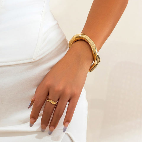 Abstract Crinkle Metal Open Bangle Bracelet, Light Gold Irregular Curved Cuff, Trendy Daily Accessory Suitable for Xmas and Halloween Holiday Presents, Style Code 2267 In Australia - Darrahopens