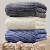 Modern Pineapple Grid Design Ultra-Soft Coral Fleece Bath Towel｜90x170cm Extra Thick Strong Absorption, Suitable for Bathroom, Gym, Hotel, and Home Use.(GREEN)
