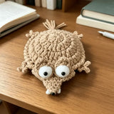 2PCS Hand-crocheted squirrel coaster, soft and durable yarn. The cute and adorable design combines decoration, heat insulation, and stress relief in one. Compact and practical, it brightens up your office life.