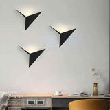 3W LED Indoor Wall Light, Creative Triangle Shape, Black Wall Lamp, 3000K Warm White, Modern Metal Wall Light for Bedroom, Living Room, Staircase