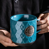 Copper Plate Embossed Ceramic Coffee Mug - Large 500ml Tea Cup with Lid Spoon Gift Box - Retro Bronze Decoration Water Cup - Peacock Green