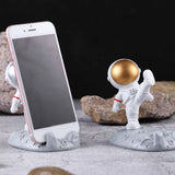 Cute Cartoon Cell Phone Stand Synthetic Resin Desktop Astronaut Ornament for Home Office Car Decor Kung Fu Astronaut Cell Phone Bracket (Silver)