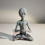 Garden Art Sculpture Meditating Statue Extraterrestrial Figurines for Indoor Outdoor Home Office Garden Lawn Decor