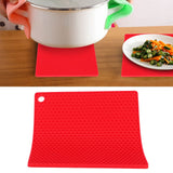 Insulation Pad Food Grade Silicone Pad AntiScalding Thickened Microwave Oven Mat for Kitchen Use(Red )
