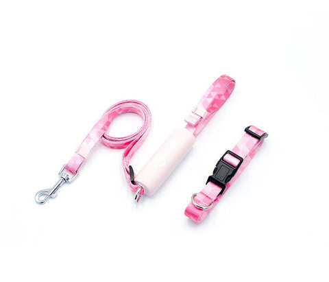 A family of Youchong Nylon Dog Leash and Collar Set Pink suit-M size Elastic rope [traction rope + collar]]