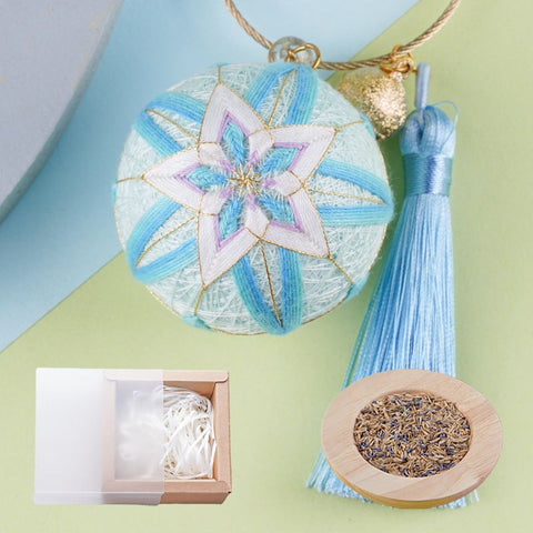Fun Resin Keychain Blue and White Modern Style W275-LX [Mint] key chain-flowers core + gift box