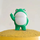 Rebellious Frog Figurine, 3.3 Inch Cute Frog The Finger Statue, Frog Garden Statue Outdoor Frog Decor (1 PC)