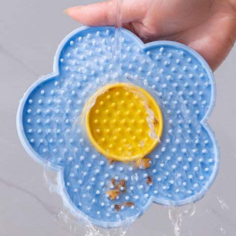 Lick Mat for Dogs Cats Flower Shaped Pet Slow Feeder Dog Cat Puppy Bowl Lick Pad for Dog Fun Alternative Blue one-Size In Australia - Darrahopens