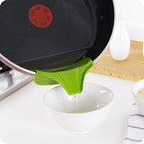 2pcs Kitchen Funnel Creative Anti-spill Silicone Slip on Pour Soup Spout Funnel for Pots Pans And Bowls and Jars Kitchen Gadget Tool In Australia - Darrahopens