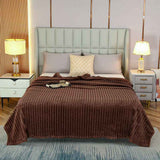 150*200cm Brown Solid Colour Flannel Throw Blanket - Thick Double-Sided Fleece with Ribbed Texture - Soft throw blanket& Lightweight for Sofa, Bed, Office Nap, Air-Conditioned Rooms - Durable, Machine Washable, Non-Shedding