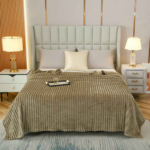 200*230cm Light Coffee Solid Colour Flannel Throw Blanket - Thick Double-Sided Fleece with Ribbed Texture - Soft throw blanket& Lightweight for Sofa, Bed, Office Nap, Air-Conditioned Rooms - Durable, Machine Washable, Non-Shedding
