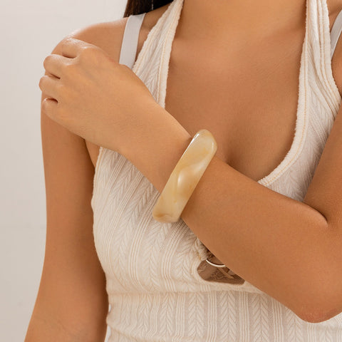 Darrahopens Fashion > Women's Fashion > Women's Accessories Chunky Resin Bangle Bracelet - Irregular Geometric Square Cuff - Beige Tortoiseshell Tone Wide Wristwear for Women