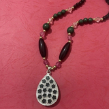 Darrahopens Fashion > Women's Fashion > Women's Accessories European and American trendy retro necklace, color-block beads and leaf-shaped pendant, simple and elegant, 78cm versatile chain, perfect for daily and smart casual looks.