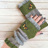 Darrahopens Fashion > Women's Fashion > Women's Accessories Fashion Color-Block Butterfly Embroidered Knit Gloves, Warm Fit 8.5×22cm, Practical Sweet Stylish Essential for Autumn/Winter Outfits(black)