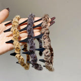 Darrahopens Fashion > Women's Fashion > Women's Accessories Set of Three Retro Non-slip Double-Sided Headbands - Highly elastic retro headband - Suitable for fitness, cosplay, sports, formal occasions and daily use; suitable for women and girls.
