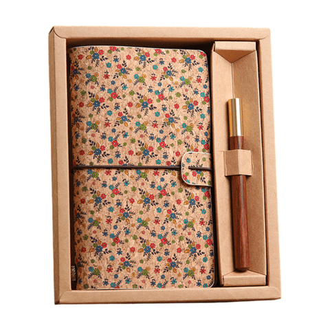 Darrahopens Gift & Novelty > Books > Activity Books Forest Floral Retro A6 Travelers Leather Notebook & Wooden Pen Gift Box - Floral Botanical Loose-Leaf Journal with Bronze Charm, Kraft Paper and Lined Paper