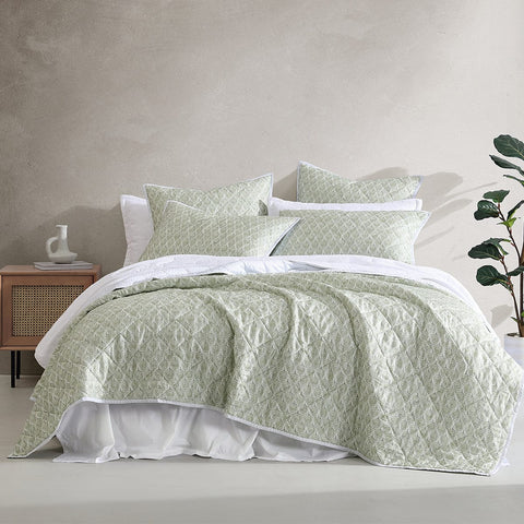 Darrahopens Home & Garden > Bedding > Quilts & Duvets Logan and Mason Shelby Sage Cotton Rich Quilted Coverlet Set Queen/King
