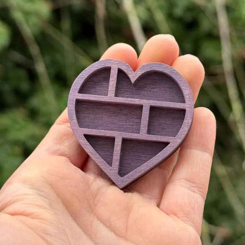 Darrahopens Home & Garden > Decor > Garden Ornaments Wooden display stand for mini curiosities,Heart shape