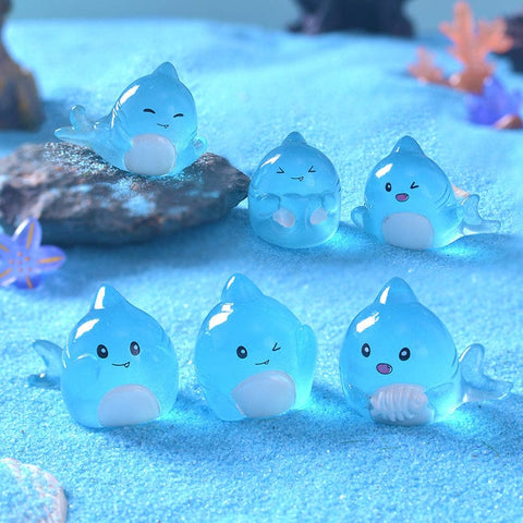 Darrahopens Home & Garden > Garden Tools > Gardening Tools Aquarium Decoration – Ornaments – Mini Ocean Resin Animals – Luminous Mini Shark Figures – Durable & Non-Fading Resin – Glow-in-the-Dark Sea Animals – For Fairy Garden, Micro Landscape, Aquarium & Home Decor – Pack of 6
