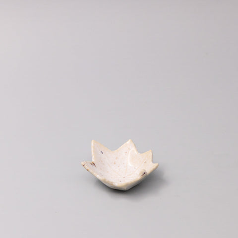 Darrahopens Home & Garden > Kitchenware > Aprons Sauce Dish Maple Leaf 6cm Ivory Fleck
