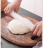 Darrahopens Home & Garden > Kitchenware > Bakeware & Accessories Rolling pin and dough cutter (2-piece) - 33 cm long - White - Diameter 3.5 cm - Suitable for baking - Can be used to roll out puff pastry, pie crusts or cookie dough - Smooth and easy-to-clean surface - Mould-resistant rolling pin