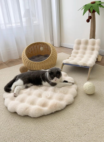 Darrahopens Pet Care > Cat Supplies > Cat Furniture Beige Plush Round Cat Mat - Soft Faux Fur Sleeping Pad (40cm Diameter)