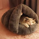 Floofi Triangle Pet Bed (L Red) FI-PB-104-TS