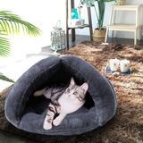 Floofi Triangle Pet Bed (L Red) FI-PB-104-TS