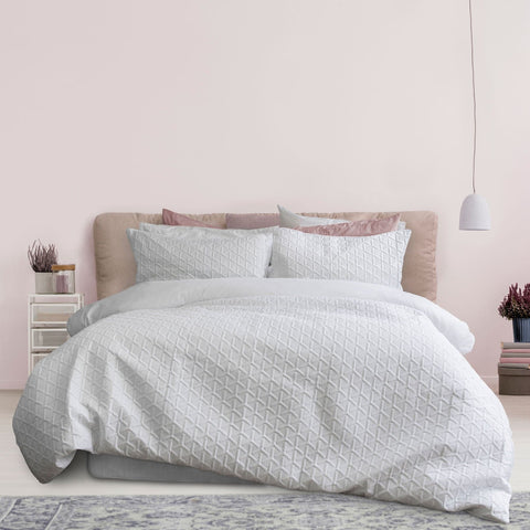 Darrahopens Home & Garden > Bedding Ardor Leonardo White Embossed Quilt Cover Set Queen